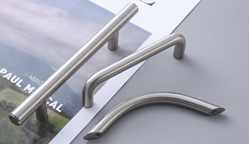 What are the surface treatment processes for hardware handles and their respective characteristics?